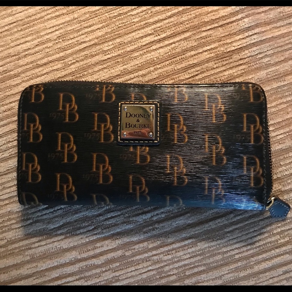 Dooney and Bourne Zip Around Logo Wallet
